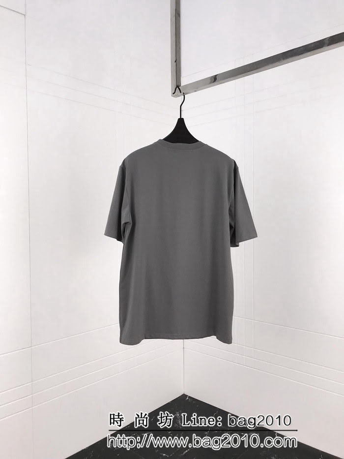 Loewe羅意威 19ss新款 耶誕節限定款 藝術家圖像貼布 灰綠色 男款短T ydi2526
